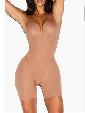 Skims Ultimate Body Butt And Hip Pad Mid Thigh BS Sienna Size XL And M